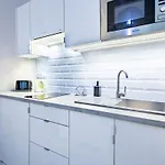 Very - Modern * Budapešť