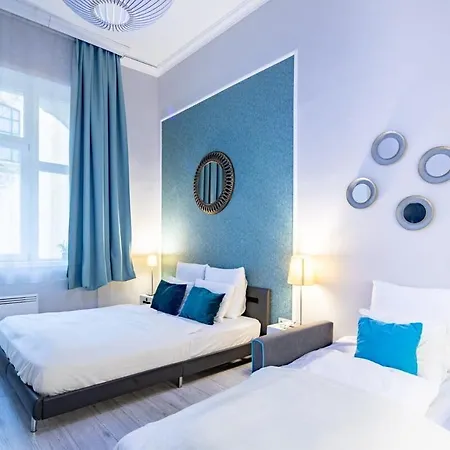 Very - Modern بودابست
